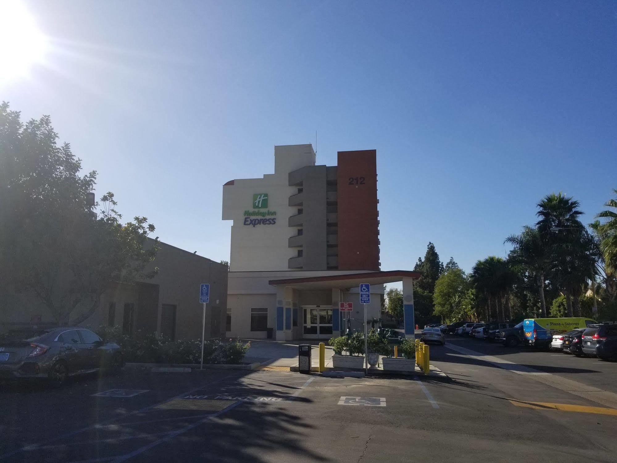 Holiday Inn Express Fullerton-Anaheim By Ihg Экстерьер фото