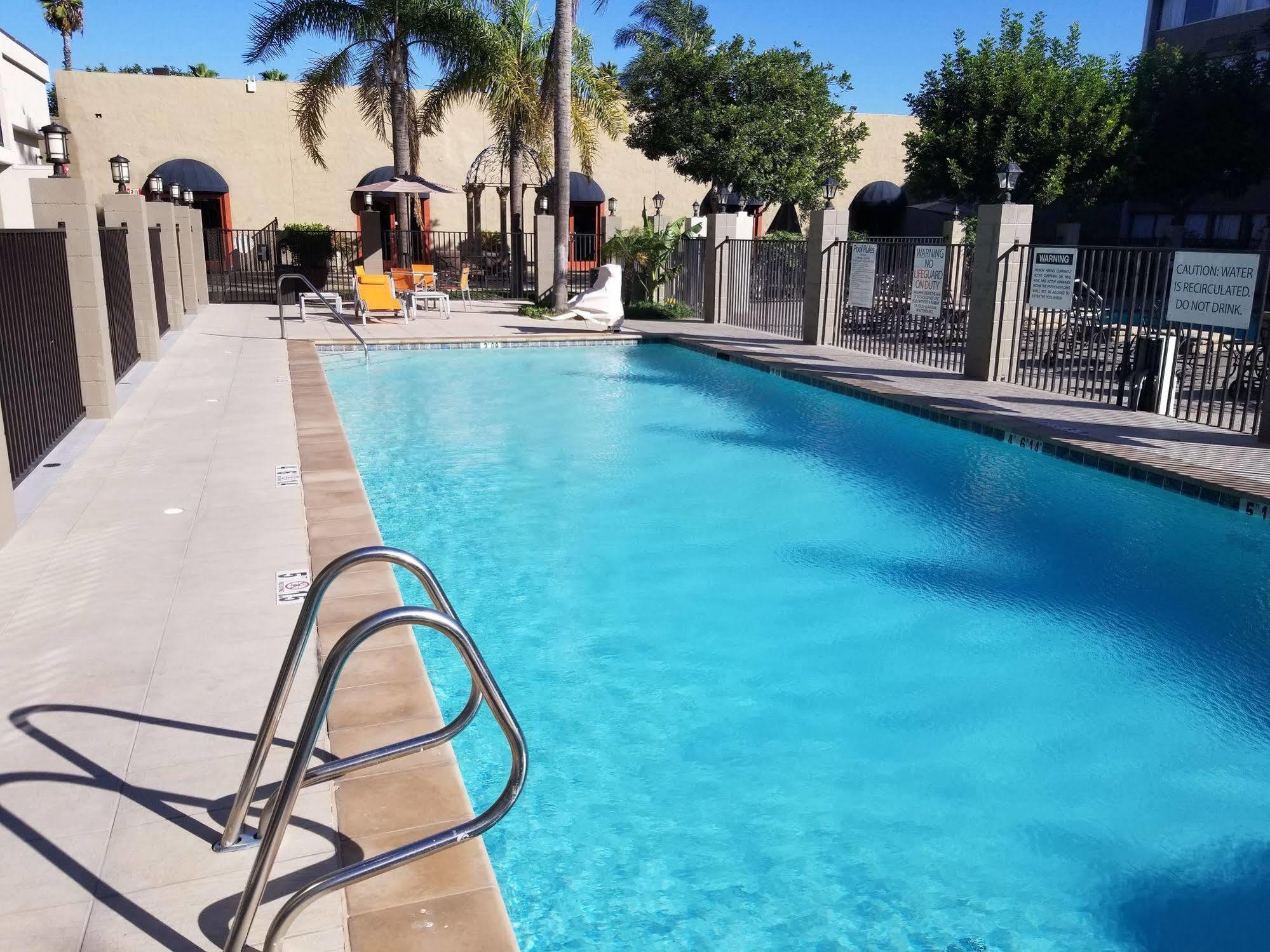 Holiday Inn Express Fullerton-Anaheim By Ihg Экстерьер фото